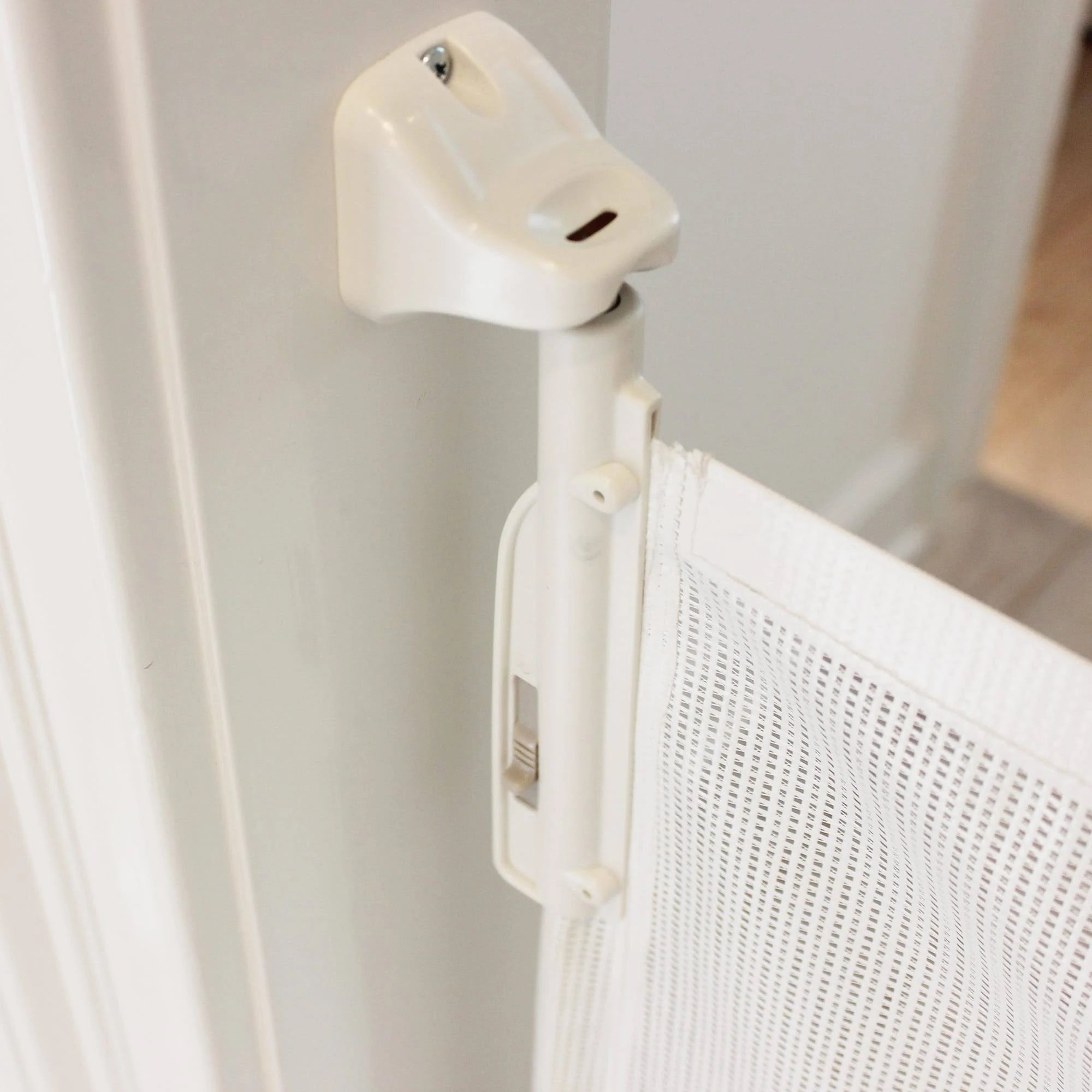 White Retractable Safety Gate, 26.5 inch-55 inch V907