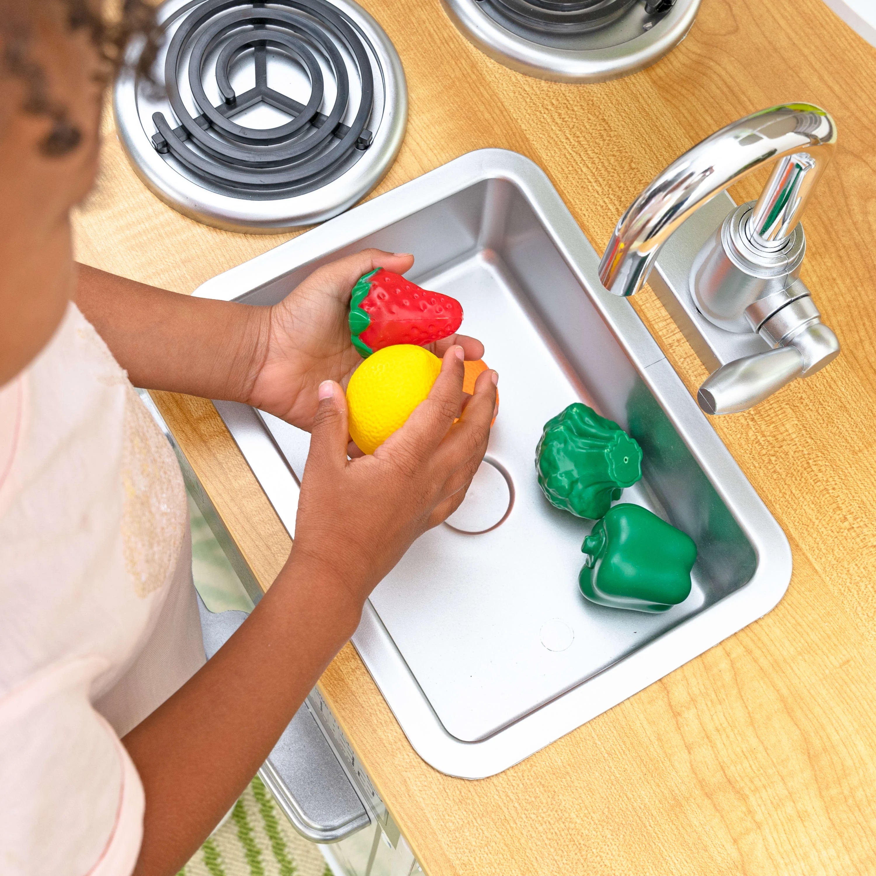 White Wooden Play Kitchen E614552