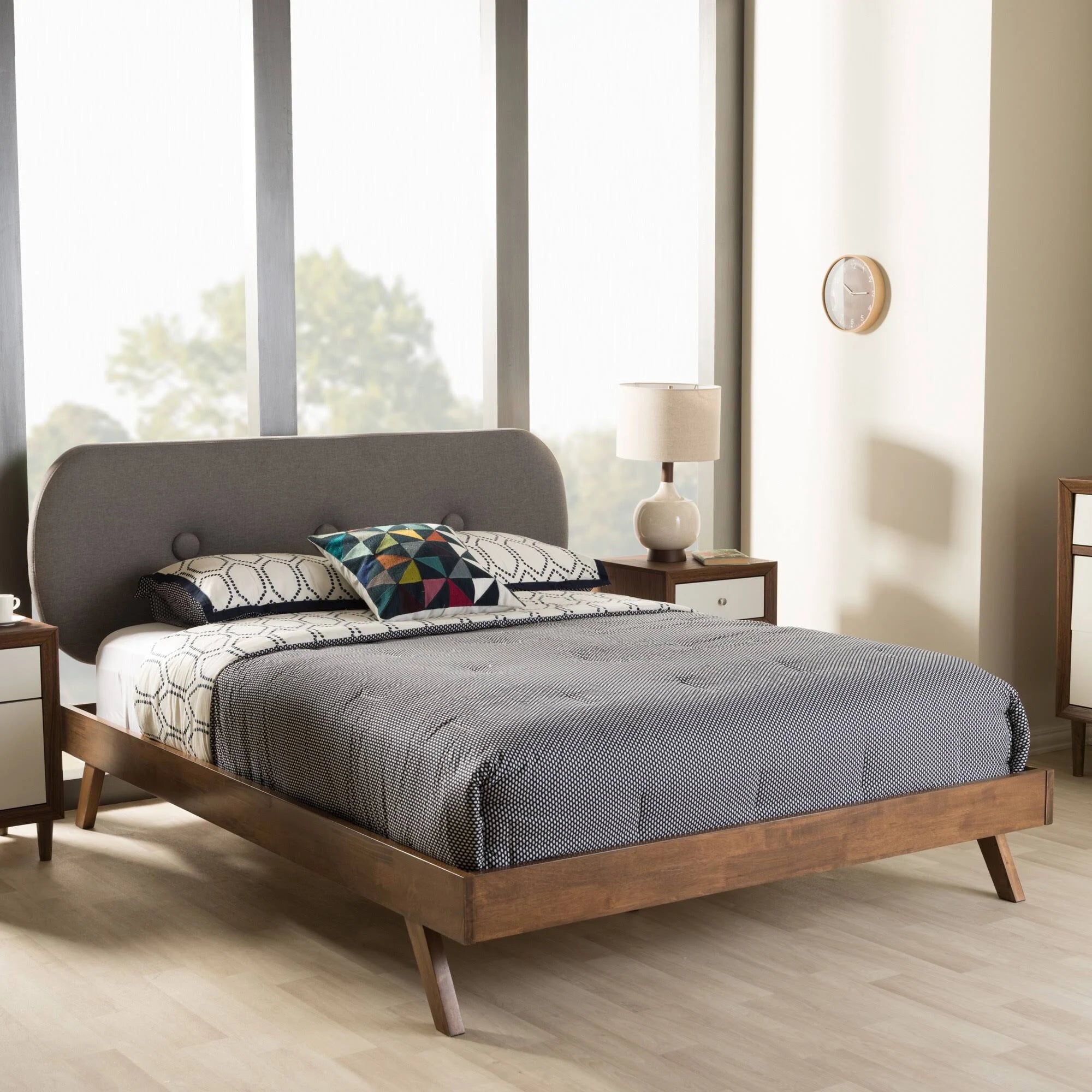 King Grey Platform Bed Q866238